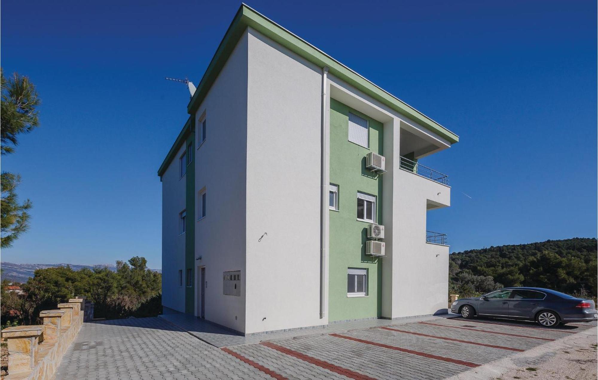 Amazing Apartment In Saldun With Wifi Trogir Eksteriør billede