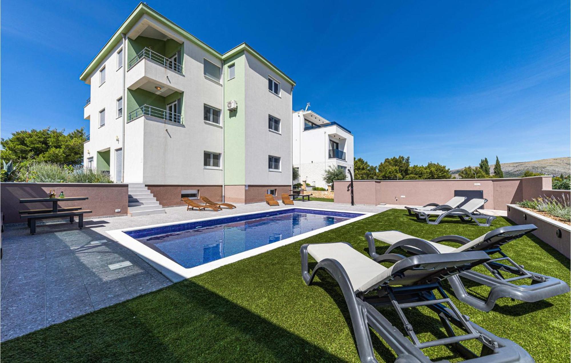 Amazing Apartment In Saldun With Wifi Trogir Eksteriør billede
